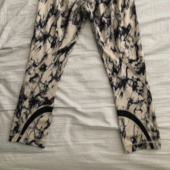 Lulu Lemon leggings - Picture 3 of 3